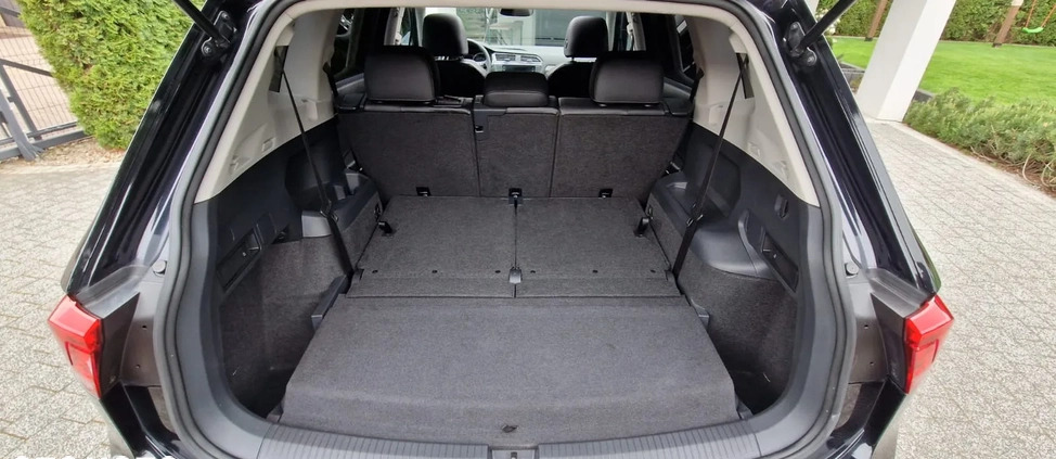 Volkswagen Tiguan Allspace cena 108300 przebieg: 76000, rok produkcji 2020 z Zielonka małe 352
